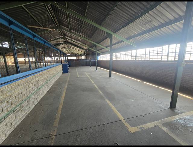 1,595M² WAREHOUSE TO LET IN ANDERBOLT